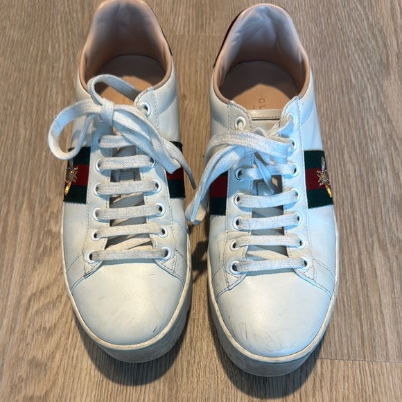 Gucci White Platform Sneakers with Bee Embroidery - Picture 2 of 10